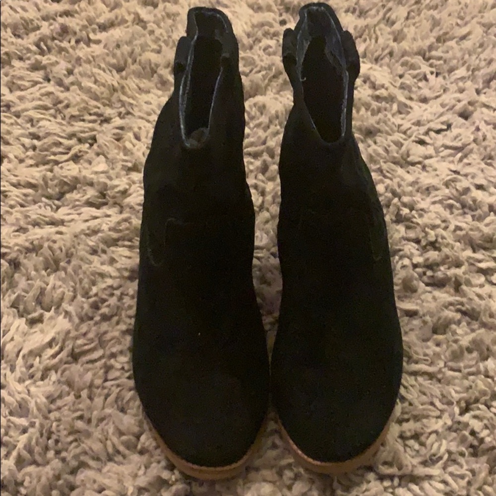 Women’s TOMS Boots size 9 1/2 9.5